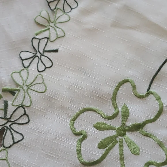 Shamrock Table Linens - Picture 4 of 4